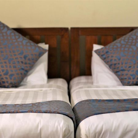 Chamiachi Hotel & Apartments Bamburi Extérieur photo