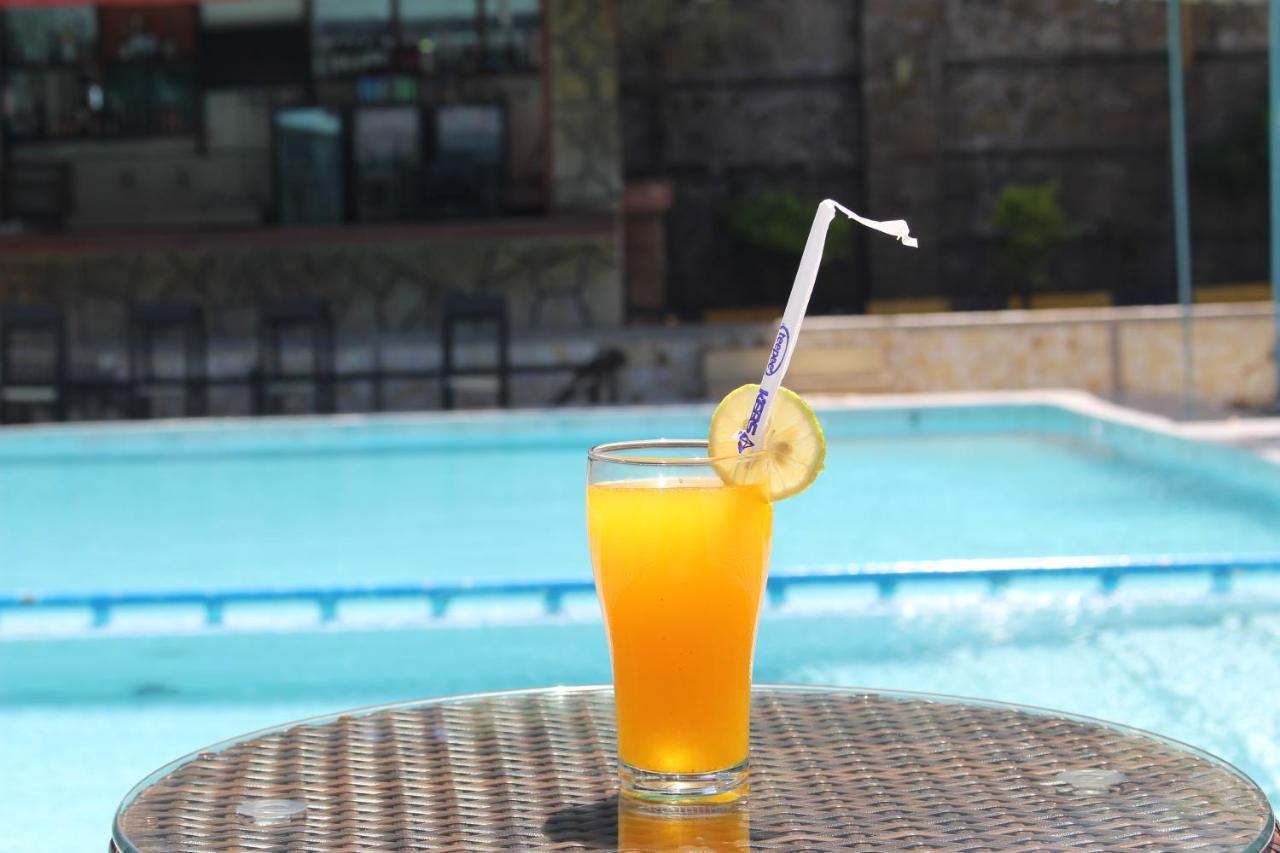 Chamiachi Hotel & Apartments Bamburi Extérieur photo