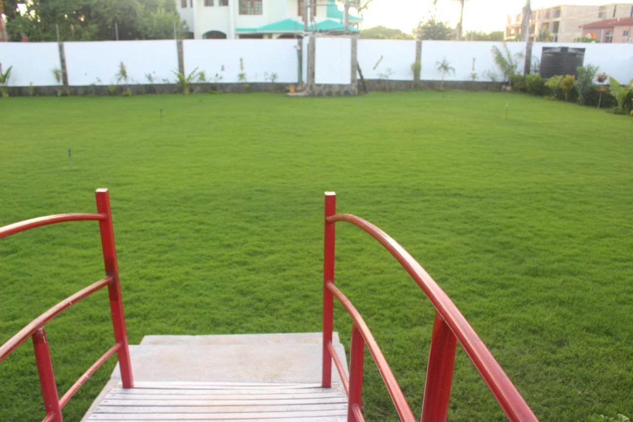 Chamiachi Hotel & Apartments Bamburi Extérieur photo