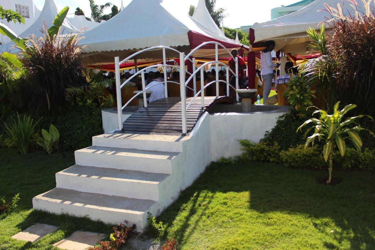 Chamiachi Hotel & Apartments Bamburi Extérieur photo