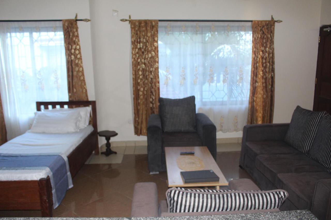 Chamiachi Hotel & Apartments Bamburi Extérieur photo