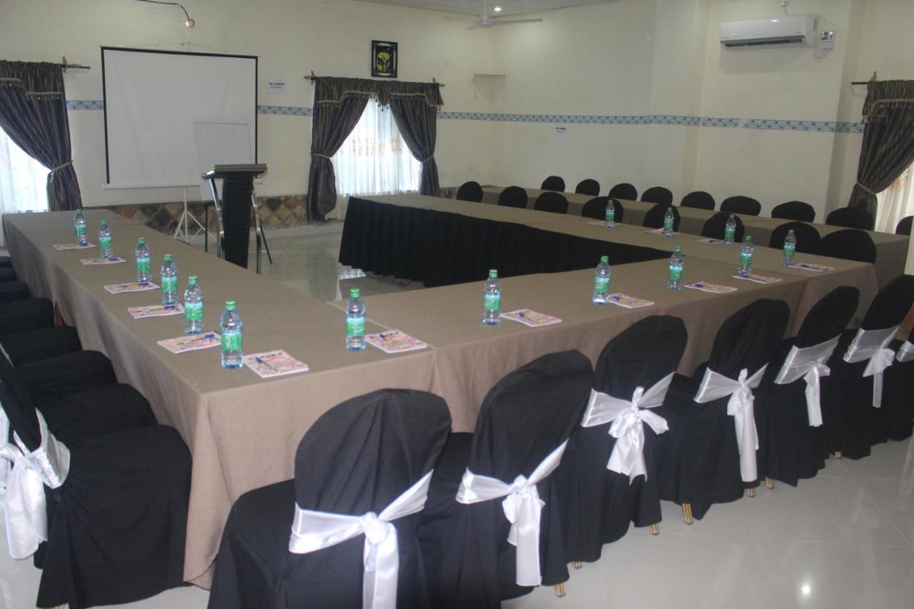 Chamiachi Hotel & Apartments Bamburi Extérieur photo