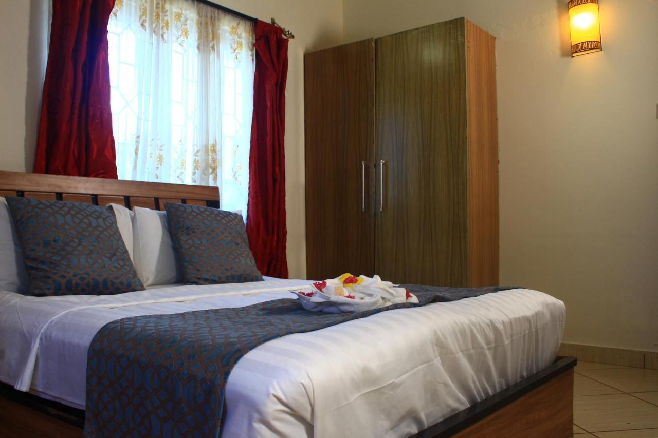 Chamiachi Hotel & Apartments Bamburi Extérieur photo